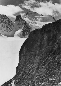 Cliquez ici pour voir l'image (Ecrins-Refuge-Caron1.jpg)