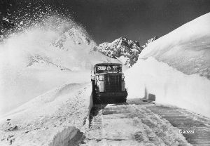 Cliquez ici pour voir l'image (Lautaret_deneigement.jpg)