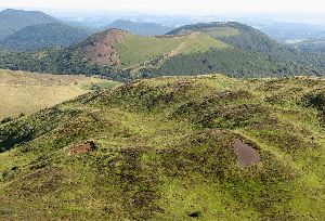 cliquez ici pour voir l'image (Petit-Puy-Dome-Pariou.JPG)