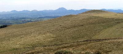 cliquez ici pour voir l'image (MontsDome.JPG)