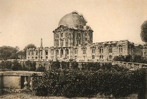 cliquez ici pour voir l'image (chateau_cote_Est.jpg)