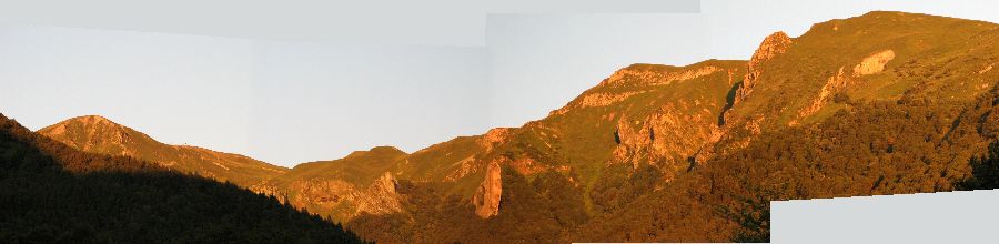 cliquez ici pour voir l'image (Chaudefour-lever-soleil1.jpg)