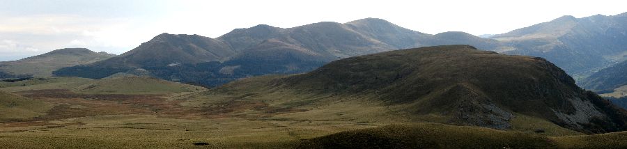 cliquez ici pour voir l'image (Puy-Tache-Monne-Angle-Cuzeau.JPG)