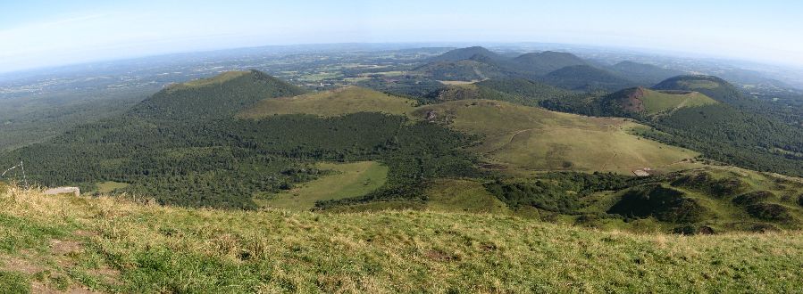 cliquez ici pour voir l'image (Volcans-Auvergne2.JPG)